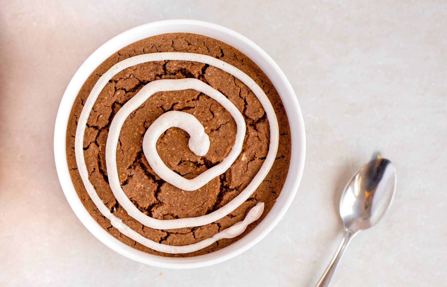 Cinnamon Roll Baked Oats with a Liquid Core